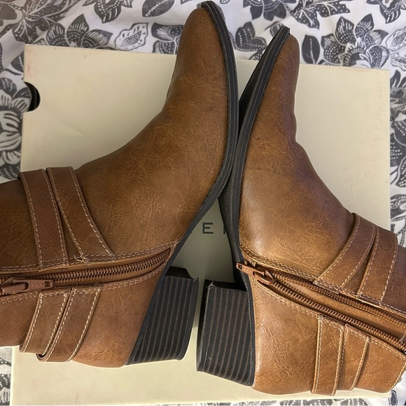 Brown booties with 1 in heel by Lauren Conrad - Picture 2 of 5